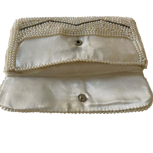Pearl Envelope Clutch - 4.5 x8 cream Pearl and black design.  Vintage 60's - Picture 3 of 5